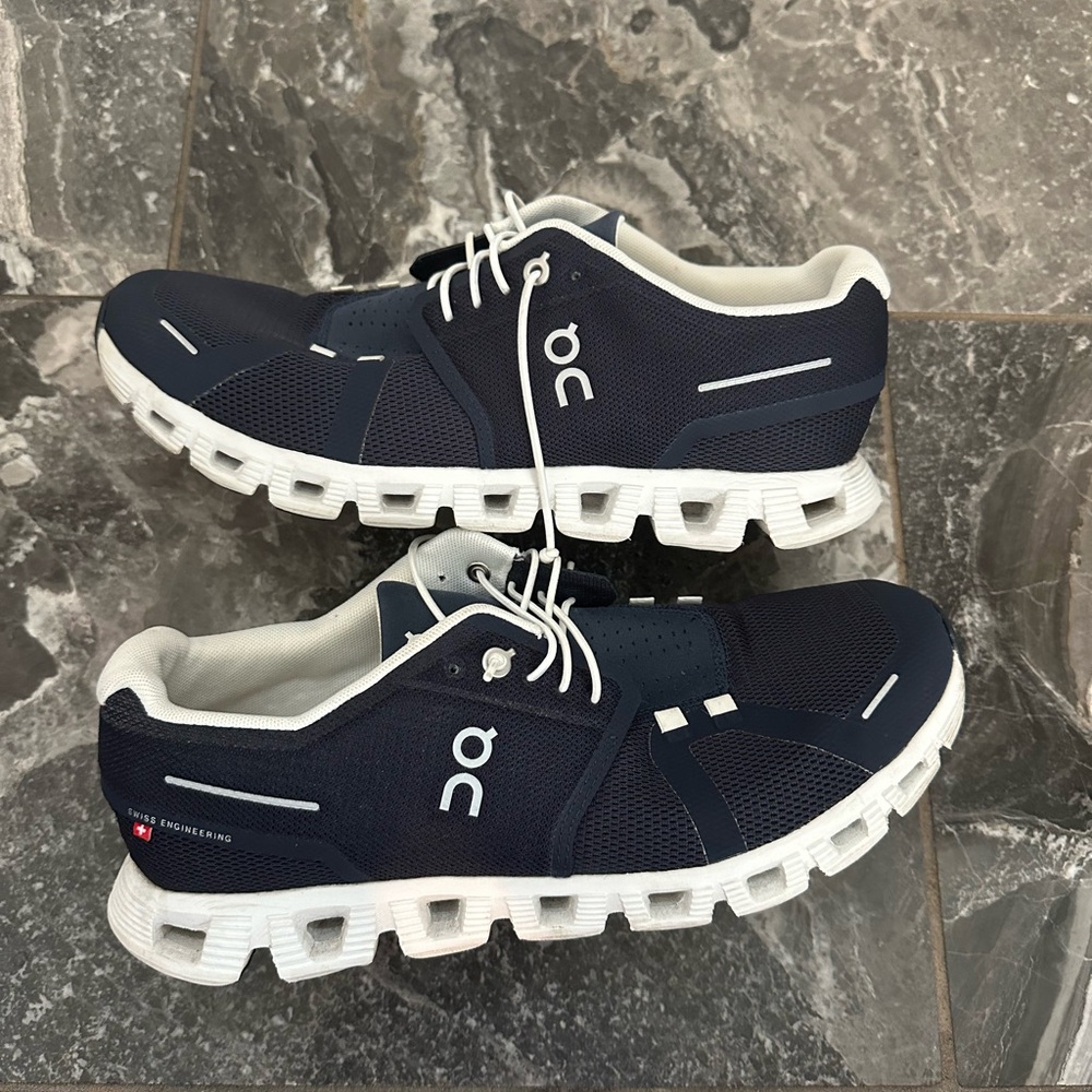 Men on cloud 5 shoes